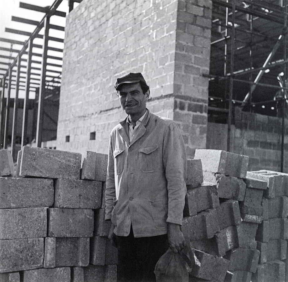 Julien Coulommier, photograph of Marcel Broodthaers as a worker at the construction site of the 1958 World’s Fair, Brussels, 1957<br> © Julien Coulommier