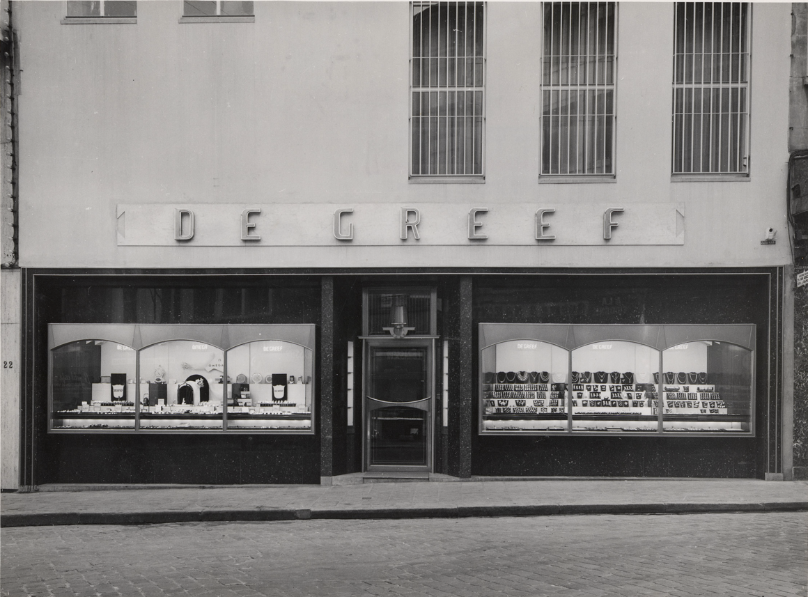 Simone Guillissen- Hoa, Jacques Dupuis Jewellery De Greef, rue au Beurre I Boterstraat, Brussels 1953<br> © CIVA Collections, Brussels - Photo: Sergyels & Dietens