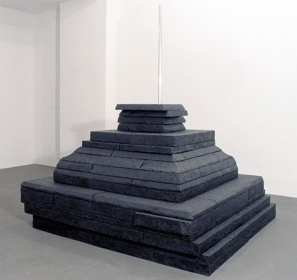 © Peggy Buth, Monument, 2005, Courtesy of the artist and FRAC Alsace Collection FR